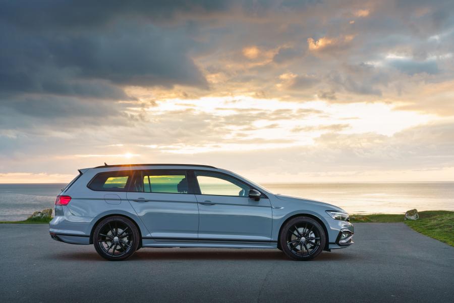  Volkswagen Passat Estate R-Line Edition (B8) 2019 года  (UK) (фото 11 из 31)